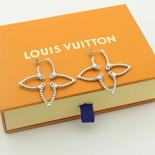 Louis Vuitton 扭绳镂空花卉圆环耳环 6