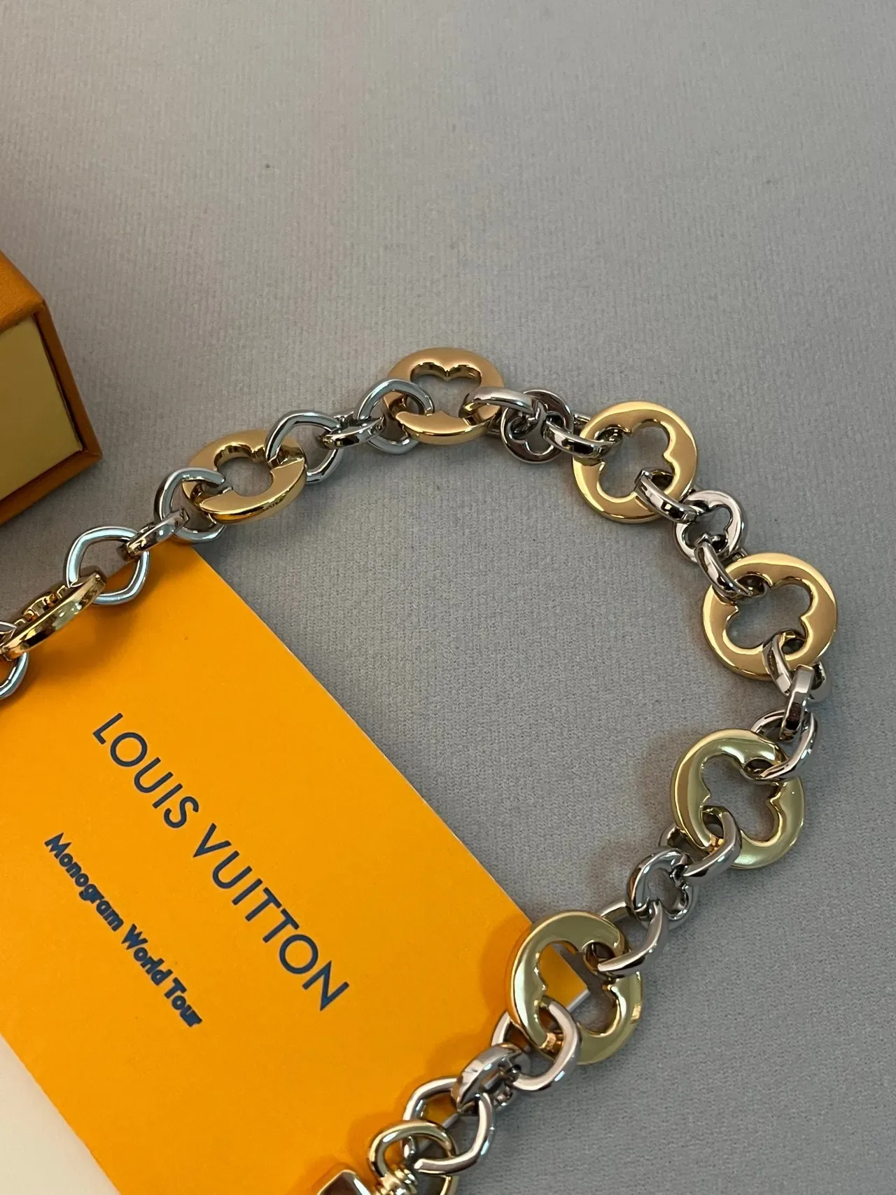 Louis Vuitton Two-Tone Quatrefoil Link Necklace 2