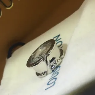 Louis Vuitton V Motif Geometric Diamond Ring