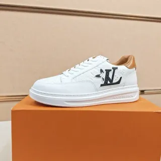 Louis Vuitton Zapatillas Lifestyle Blancas y Beige de Cuero Monogram Panel Lateral