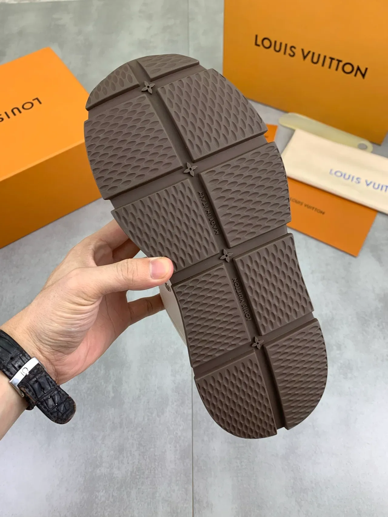 Louis Vuitton লাইফস্টাইল স্নিকার সাদা বাদামী Monogram Canvas প্যানেল চামড়া আপার 3