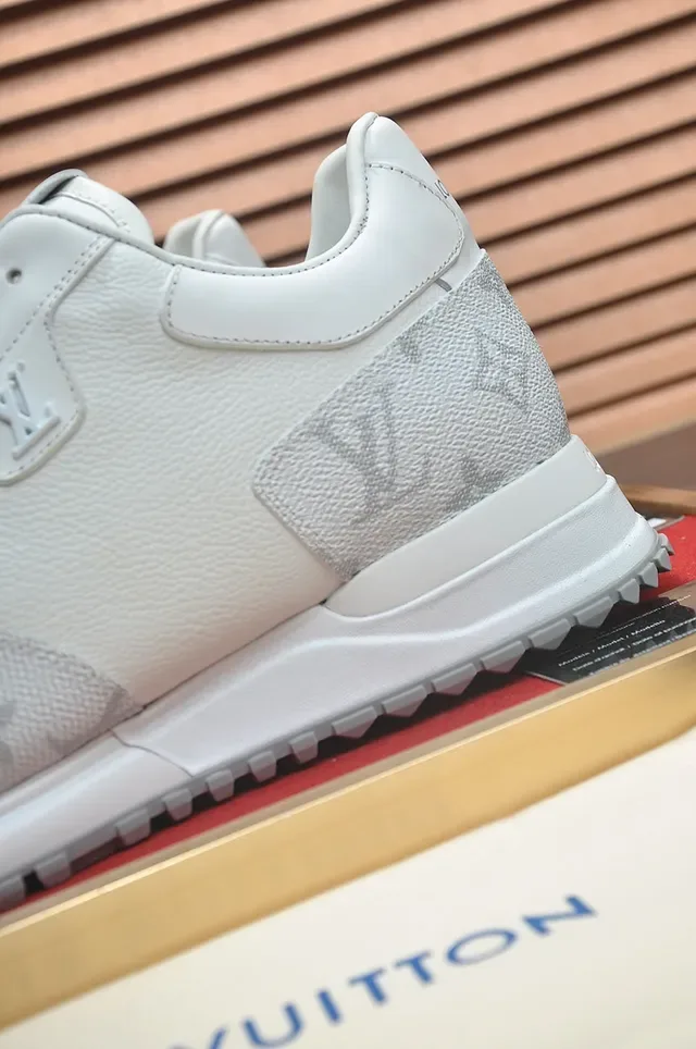 Louis Vuitton Chaussures Lifestyle en Cuir Monogrammé Blances et Grises, Basses à Lacets 2