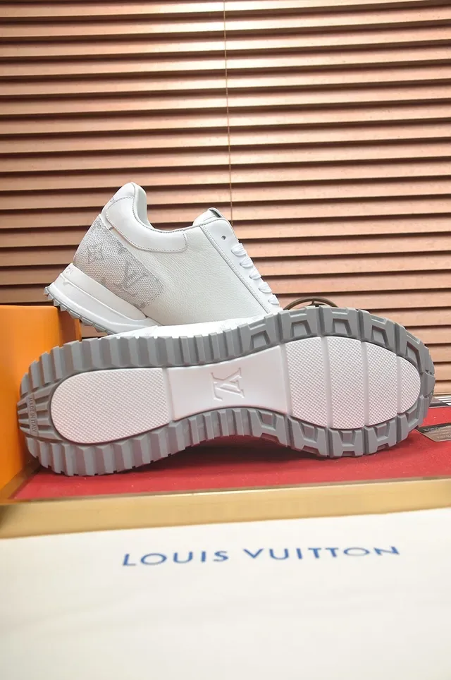 Louis Vuitton Chaussures Lifestyle en Cuir Monogrammé Blances et Grises, Basses à Lacets 3