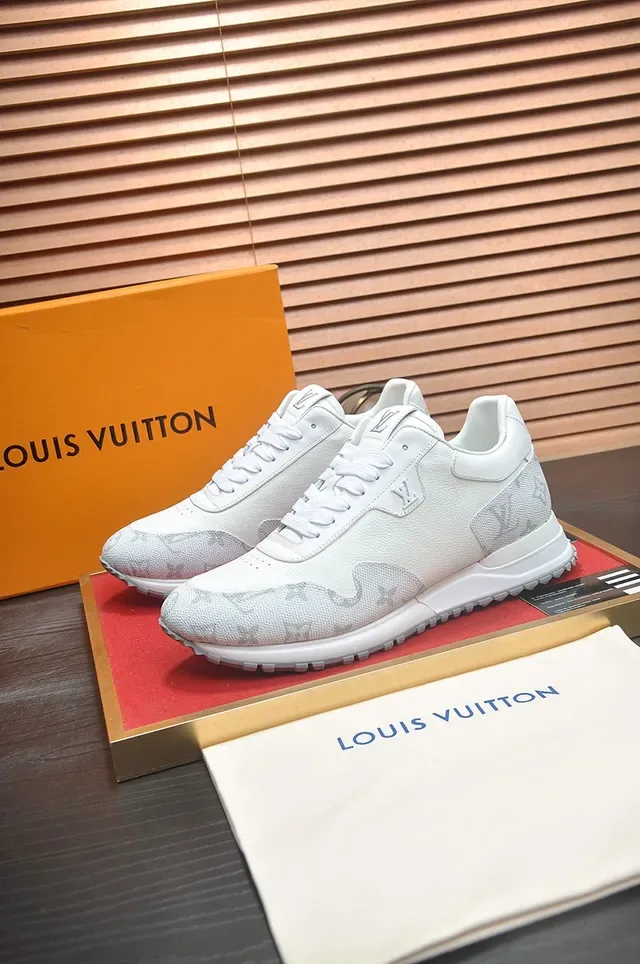 Louis Vuitton Chaussures Lifestyle en Cuir Monogrammé Blances et Grises, Basses à Lacets 4