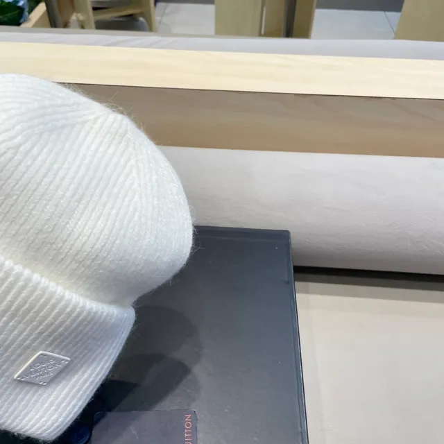 Louis Vuitton Branco Cinza Tricô Acanalado Punho Dobrado Beanie 5