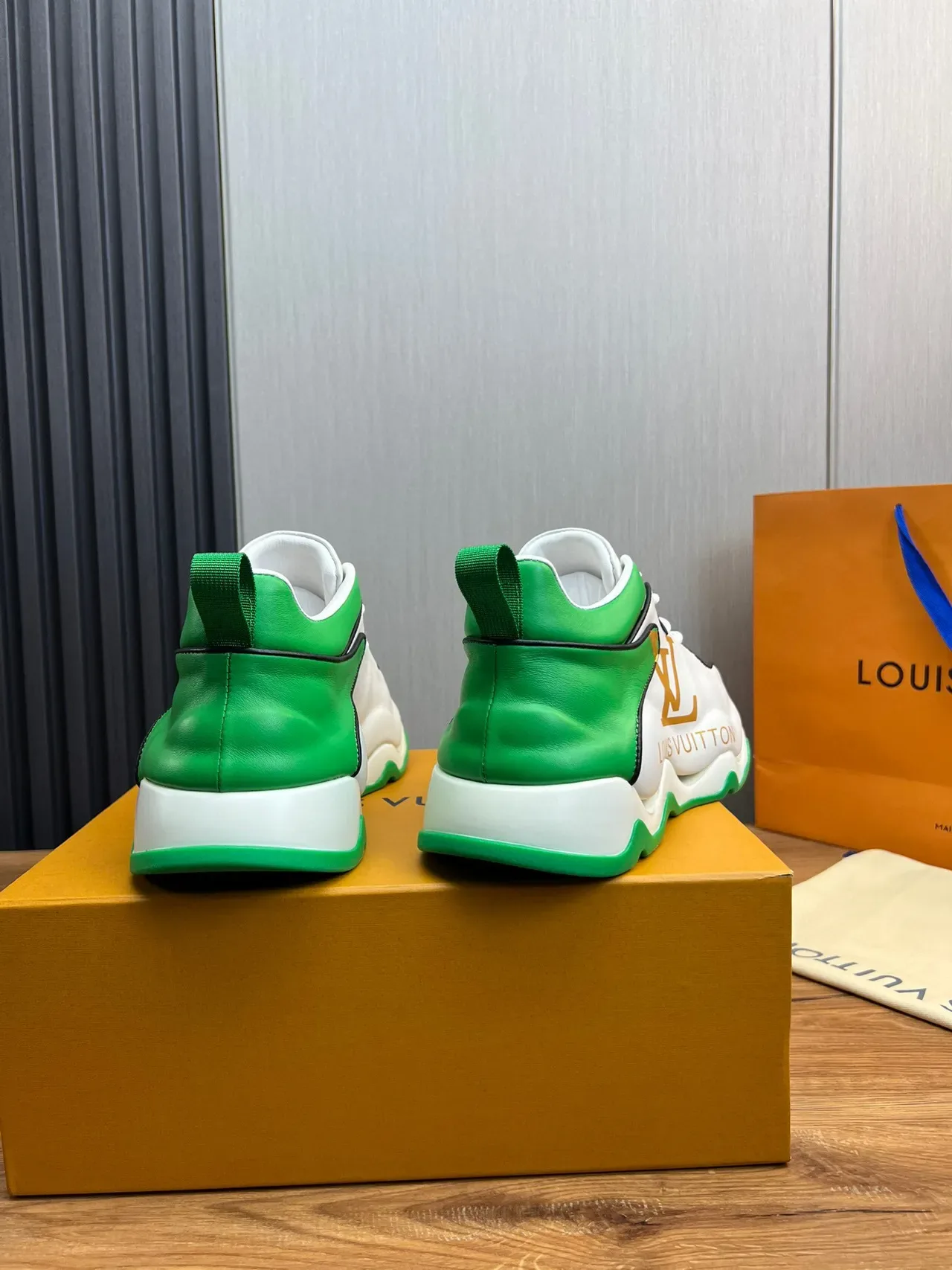 Louis Vuitton सफेद हरा हाई टॉप स्कल्प्टेड वेवी सोल चंकी स्नीकर 5