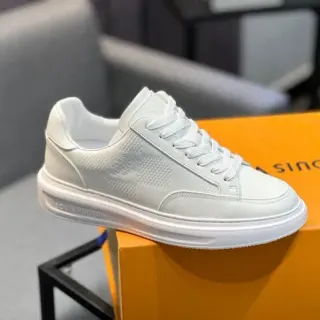 Louis Vuitton Zapatillas Lifestyle Blancas de Cuero Perforado