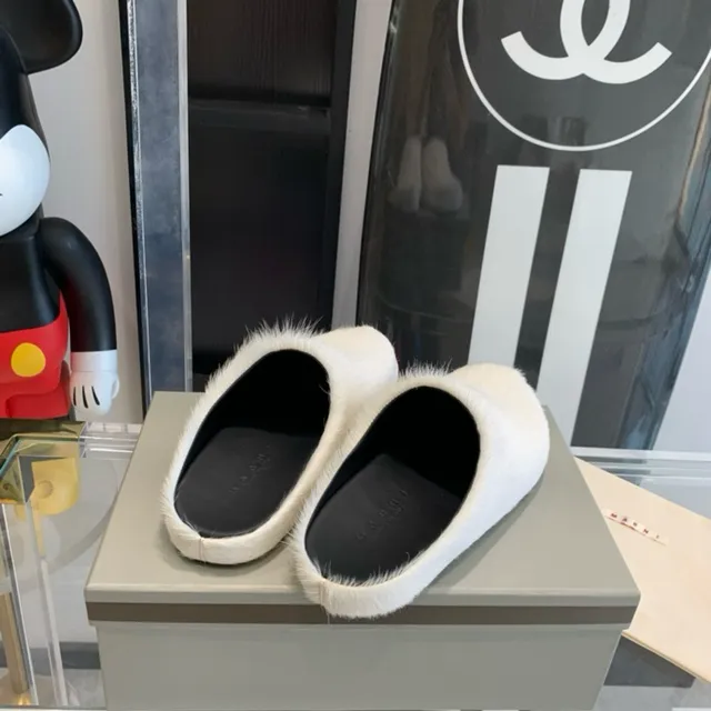 Marni peluche blanco negro esponjoso exterior forro de cuero pantuflas 3