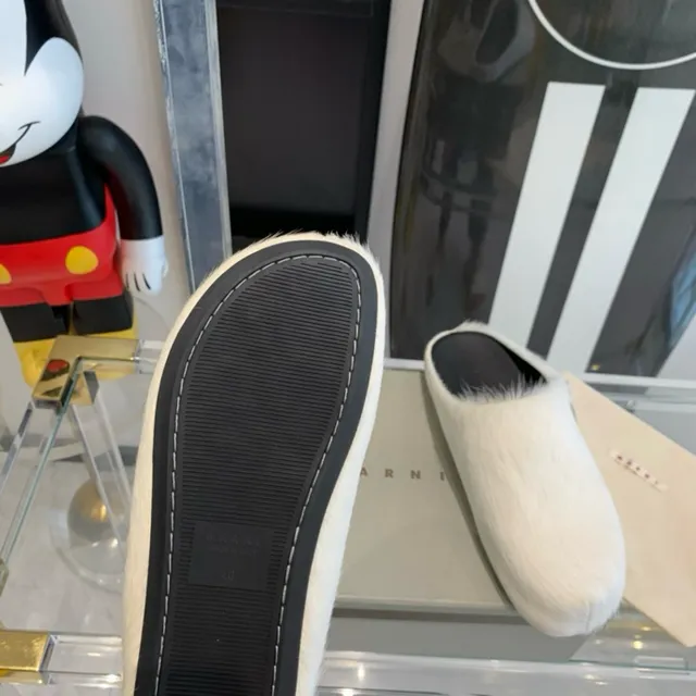 Marni peluche blanco negro esponjoso exterior forro de cuero pantuflas 6