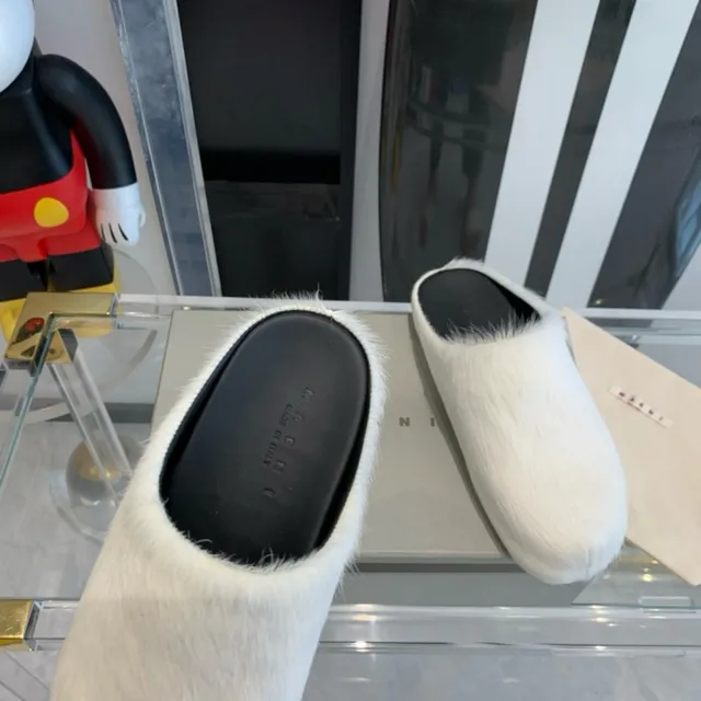 Marni peluche blanco negro esponjoso exterior forro de cuero pantuflas 7