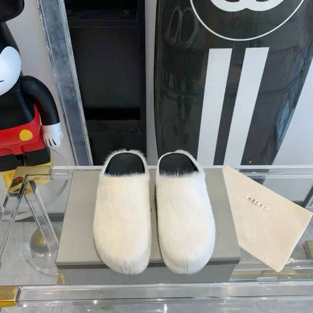 Marni peluche blanco negro esponjoso exterior forro de cuero pantuflas 9