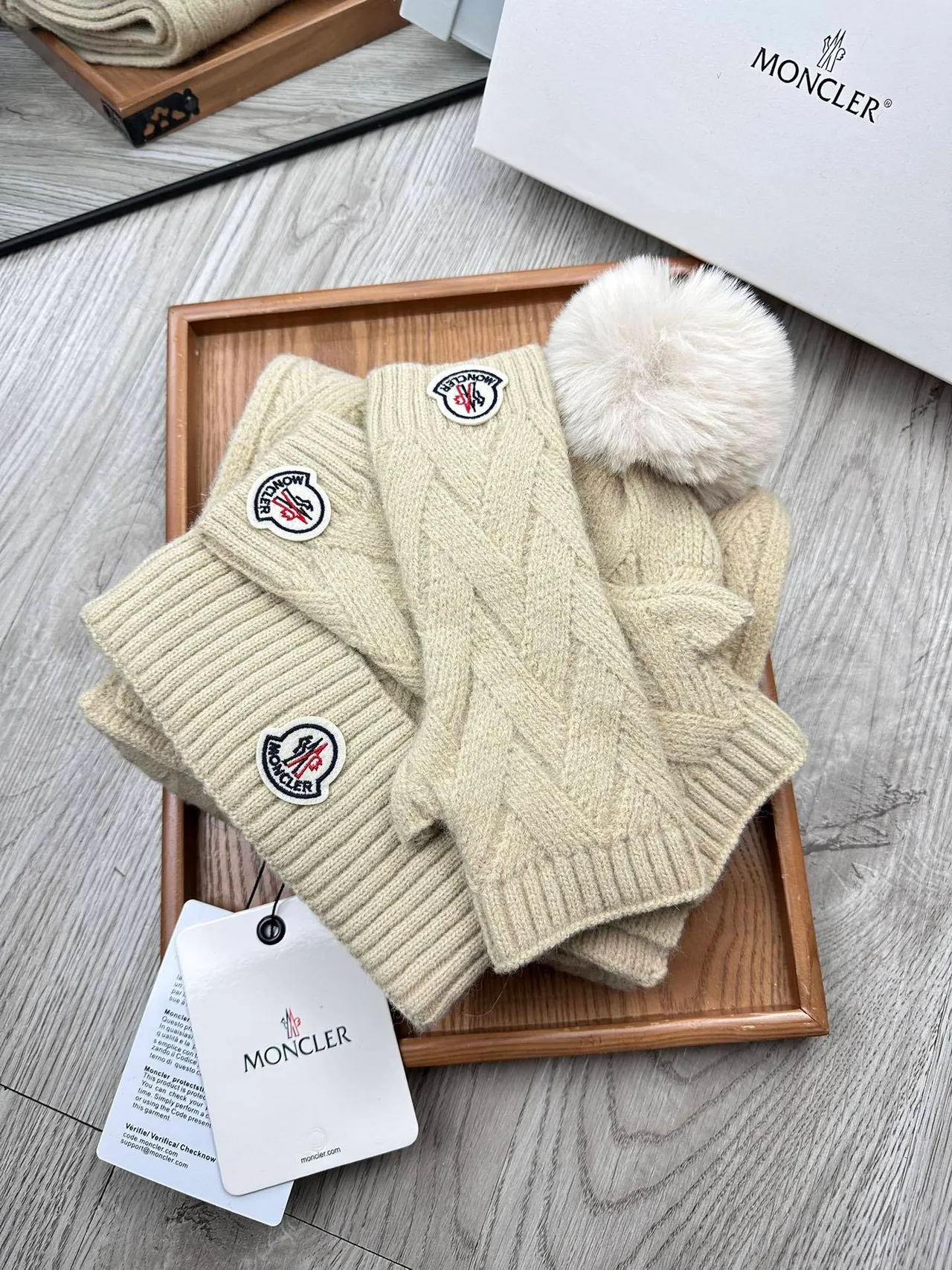 Moncler Gorro Beige Patrón de Cable Tricotado Ribeteado Puño Dobrável 3