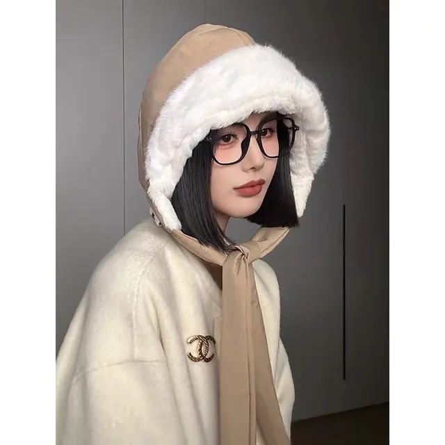 Moncler बेज सफेद फर लाइन टाई स्ट्रैप बीननी 3