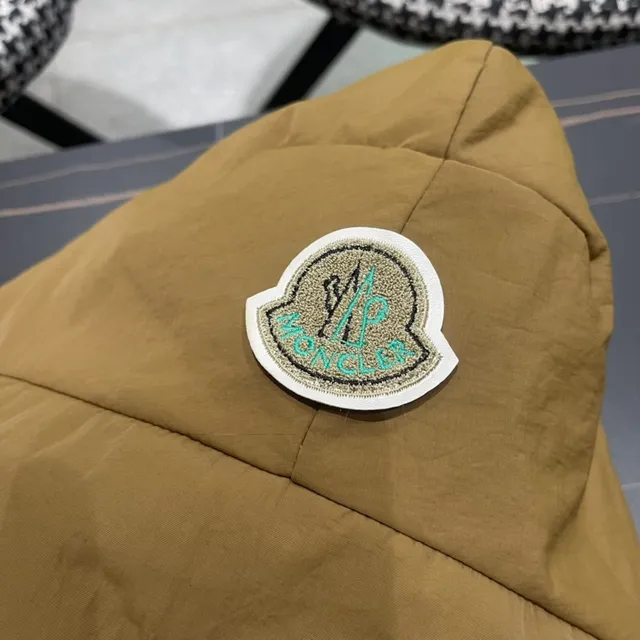 Moncler बेज सफेद फर लाइन टाई स्ट्रैप बीननी 12