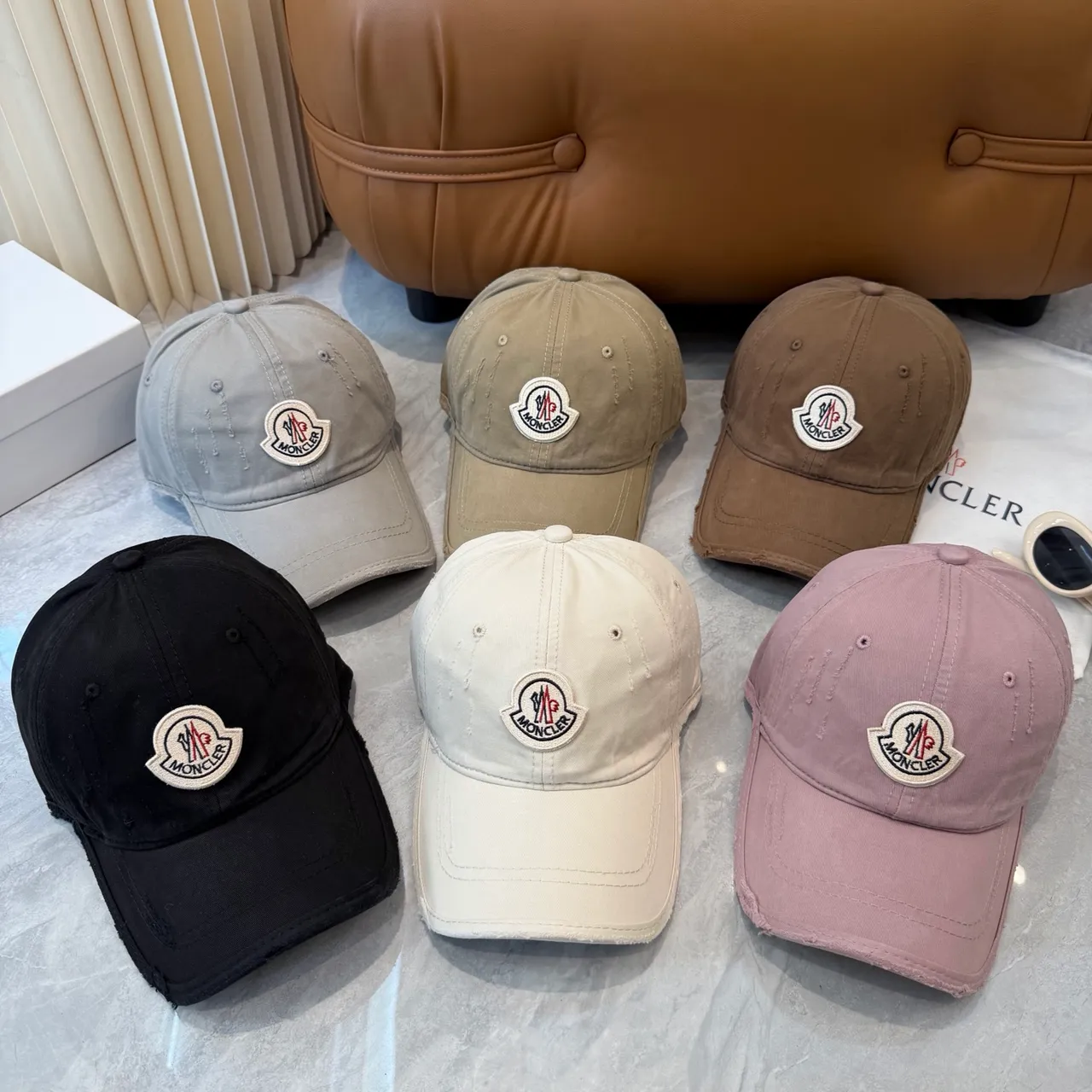 Moncler bege marrom Distressed Cotton Twill Embroidered Logo Patch boné de beisebol 2
