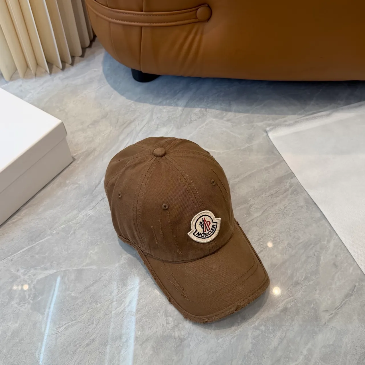 Moncler bege marrom Distressed Cotton Twill Embroidered Logo Patch boné de beisebol 4