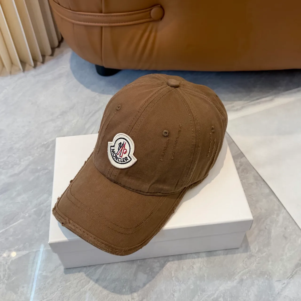 Moncler bege marrom Distressed Cotton Twill Embroidered Logo Patch boné de beisebol 5