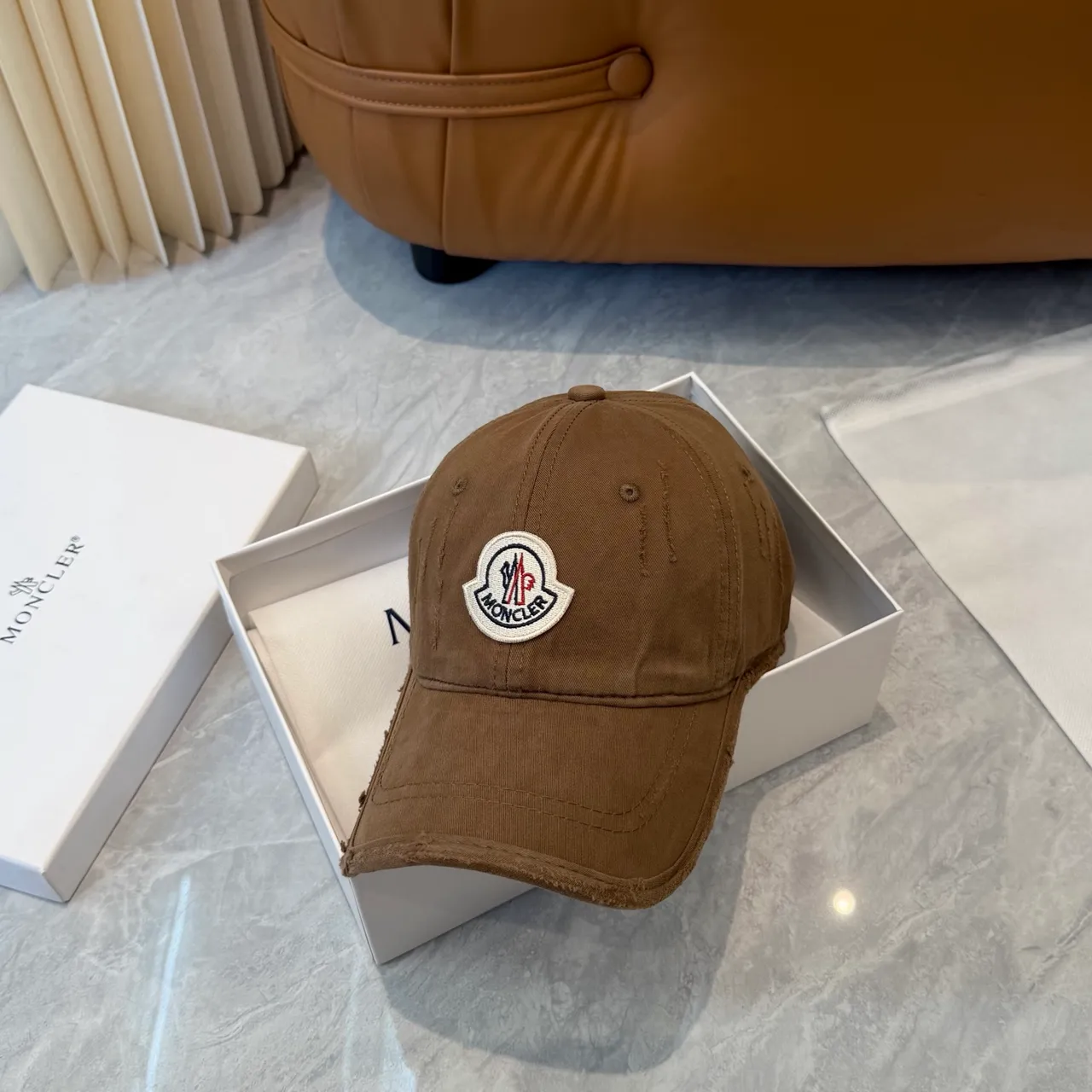 Moncler bege marrom Distressed Cotton Twill Embroidered Logo Patch boné de beisebol 9
