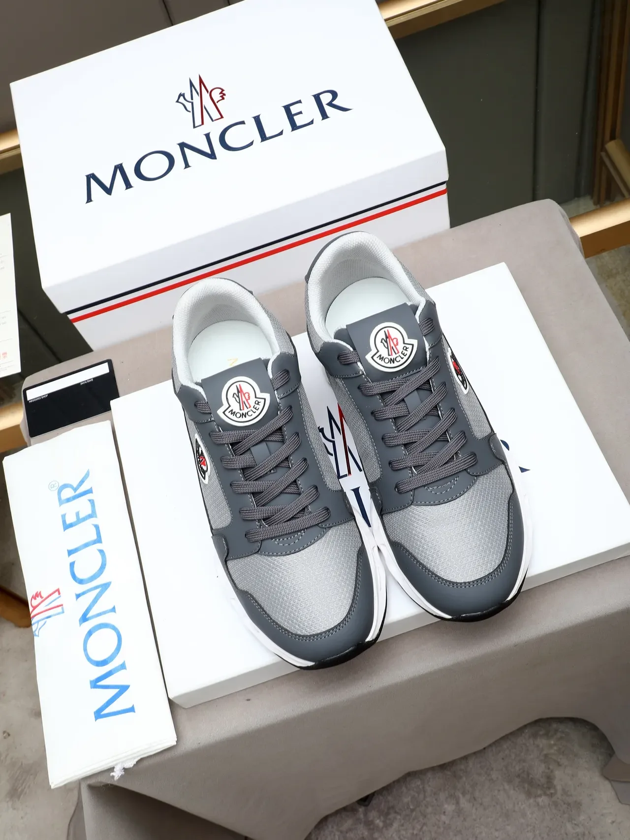 Moncler Gris Blanco Material Mixto Superior Perforado Medi suela Zapatillas Lifestyle 2