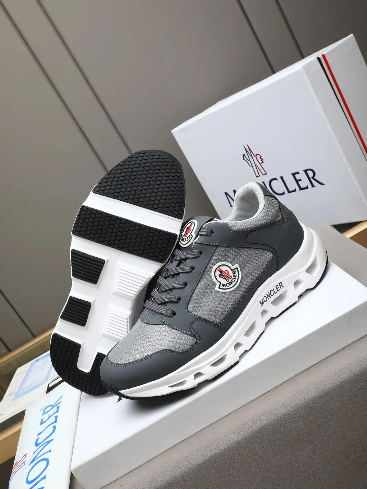 Moncler Gris Blanco Material Mixto Superior Perforado Medi suela Zapatillas Lifestyle 4