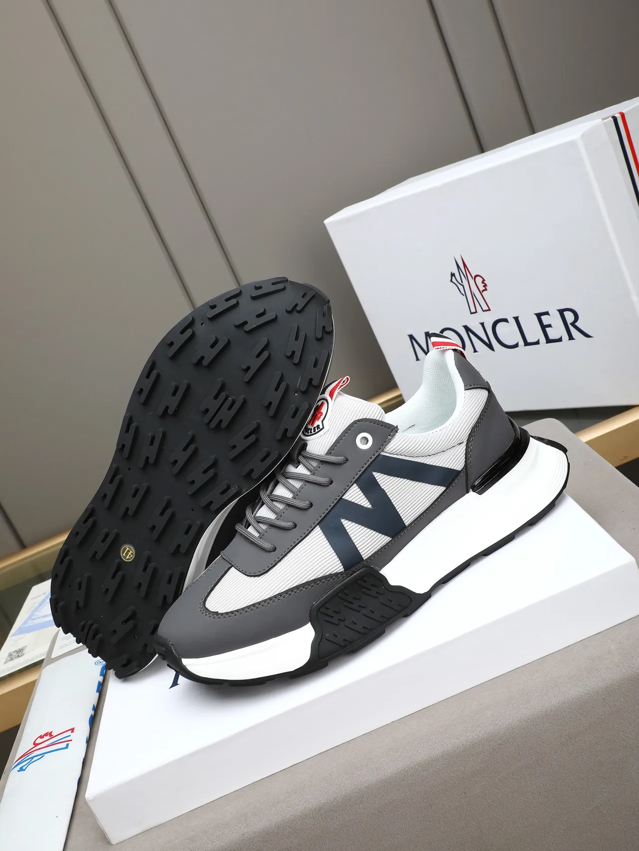 Moncler Lifestyle Sneaker Blanc Gris Marine Chunky Plateforme 4