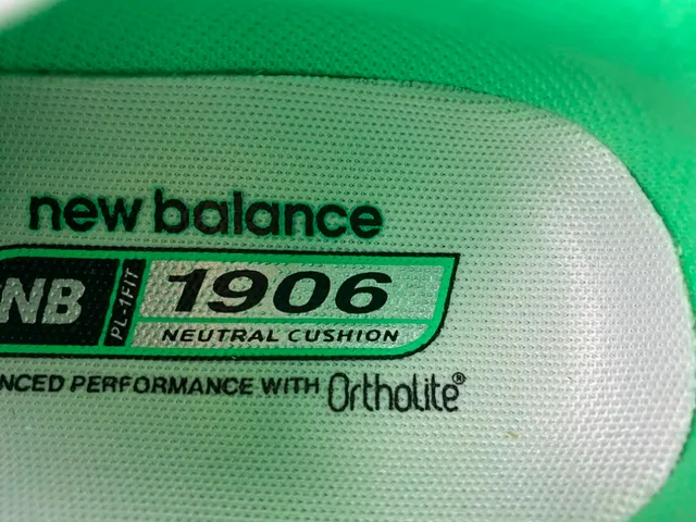 New Balance 1080 Black and Lime Green Running Shoes 7
