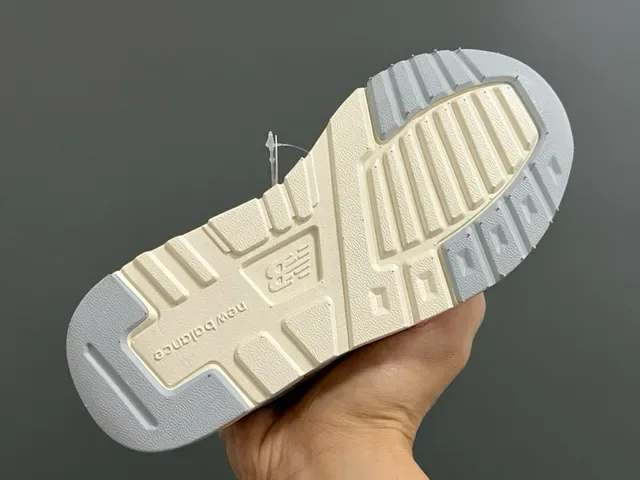 New Balance 327 أسود أبيض Velcro حزام إغلاق ناعم مبطن ياقة أسلوب حياة أحذية رياضية 16