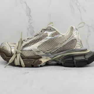New Balance 9060 বেইজ বাদামি বহুস্তরী সোল জালি ও সিন্থেটিক ওভারলে নির্মাণ মোটা স্নিকার