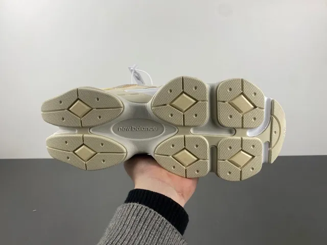 New Balance 9060 Beige Tan Malha Camurça Tênis Chunky 9