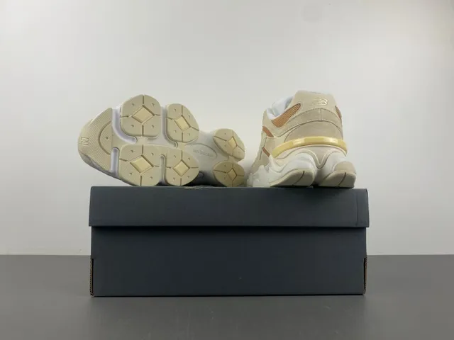 New Balance 9060 Beige Tan Malha Camurça Tênis Chunky 16