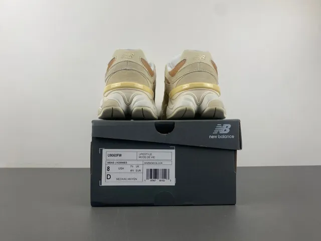 New Balance 9060 Beige Tan Malha Camurça Tênis Chunky 17