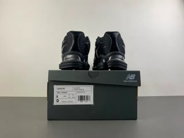 New Balance 9060 Chaussures Lifestyle Noir Monochrome 17