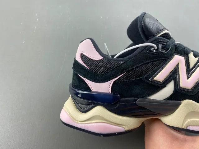 New Balance 9060 Sneakers Chunky Noir Rose Crème 3