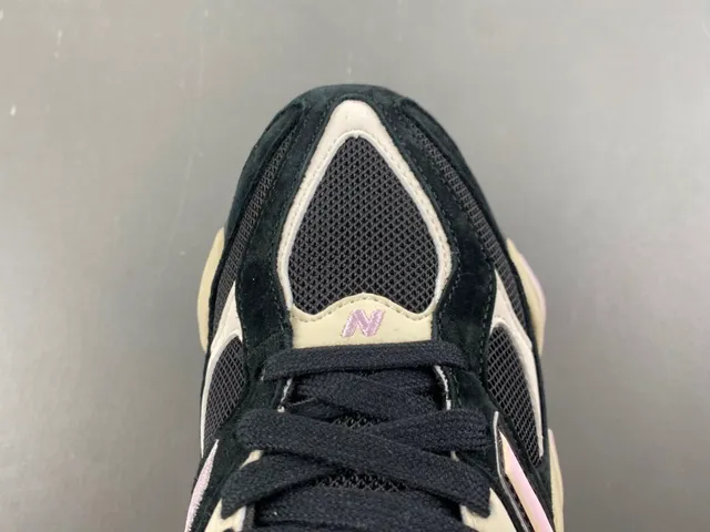 New Balance 9060 Sneakers Chunky Noir Rose Crème 4