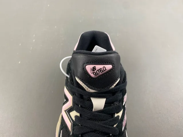 New Balance 9060 Sneakers Chunky Noir Rose Crème 5