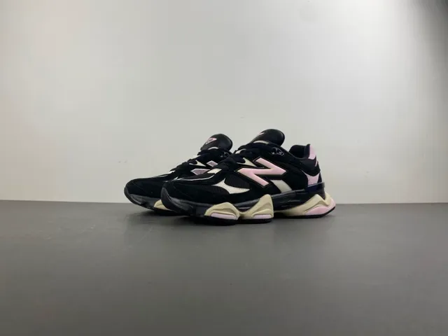 New Balance 9060 Sneakers Chunky Noir Rose Crème 9