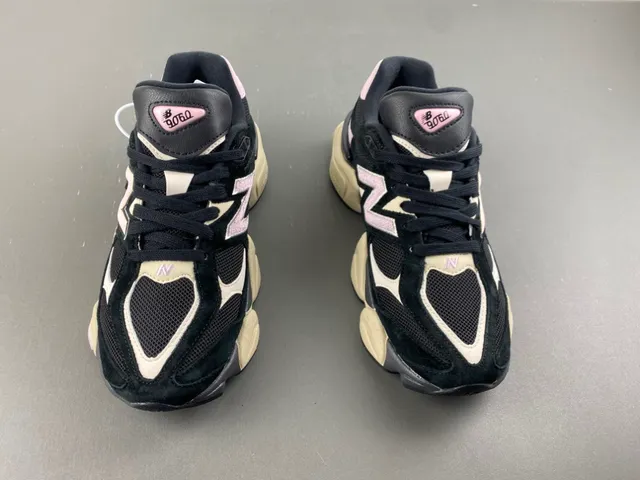 New Balance 9060 Sneakers Chunky Noir Rose Crème 10