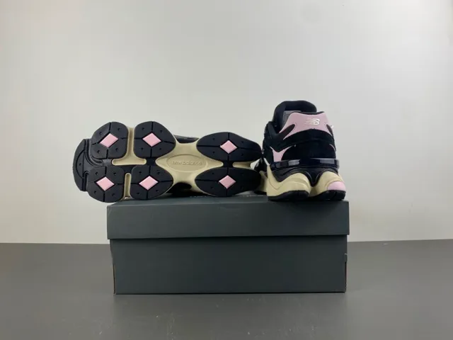 New Balance 9060 Sneakers Chunky Noir Rose Crème 14