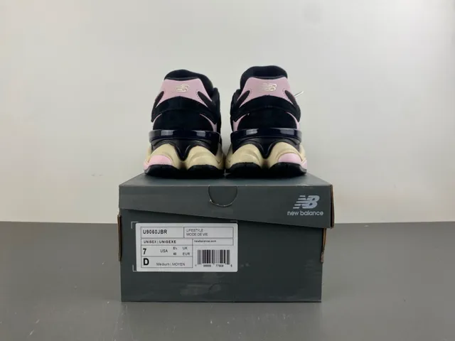 New Balance 9060 Sneakers Chunky Noir Rose Crème 15