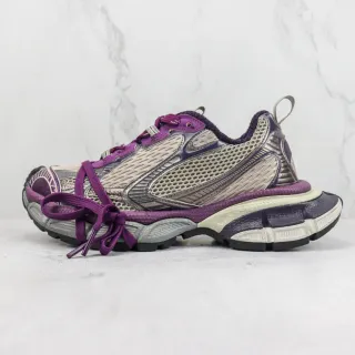 New Balance 9060 বেগুনি বেইজ মাল্টি লেয়ার্ড মিডসোল মেশ এবং সিন্থেটিক ওভারলে নির্মাণ চাঙ্কি স্নিকার্স