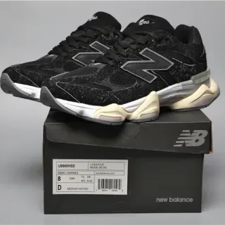 New Balance 9060 বিন্দুবিশিষ্ট কালো ক্রিম লাইফস্টাইল স্নিকার