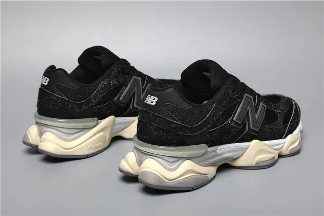 New Balance 9060 বিন্দুবিশিষ্ট কালো ক্রিম লাইফস্টাইল স্নিকার 3