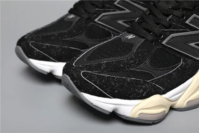New Balance 9060 বিন্দুবিশিষ্ট কালো ক্রিম লাইফস্টাইল স্নিকার 4