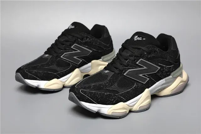 New Balance 9060 বিন্দুবিশিষ্ট কালো ক্রিম লাইফস্টাইল স্নিকার 5