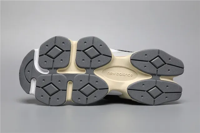 New Balance 9060 বিন্দুবিশিষ্ট কালো ক্রিম লাইফস্টাইল স্নিকার 6