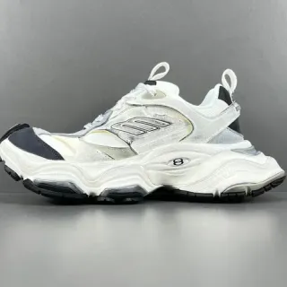 New Balance 9060 सफेद और काला चंकी स्निकर्स