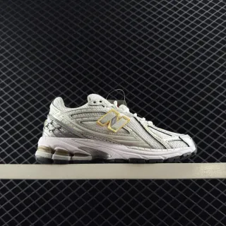 New Balance 906K Sneakers Chunky Retro Runner Blanc Argent Or