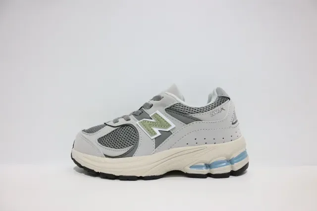 New Balance Negro Gris Silueta Gruesa Malla Y Recubrimiento Sintético Zapatillas Lifestyle 2