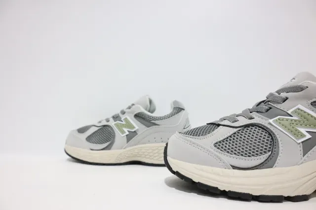 New Balance Negro Gris Silueta Gruesa Malla Y Recubrimiento Sintético Zapatillas Lifestyle 4