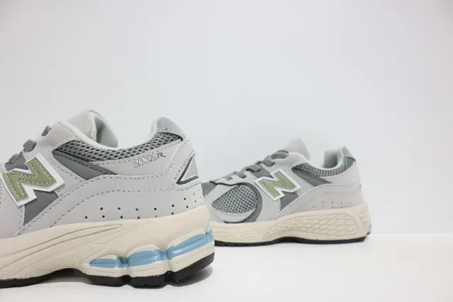New Balance Negro Gris Silueta Gruesa Malla Y Recubrimiento Sintético Zapatillas Lifestyle 5